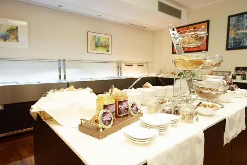 Pakat Suites Hotel image 4